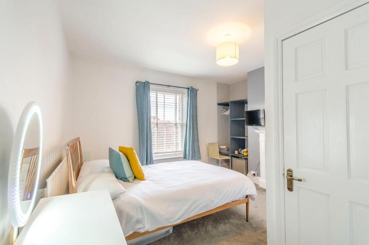 Minster Hub - 2 Min Walk 2 Minster! Guest house York